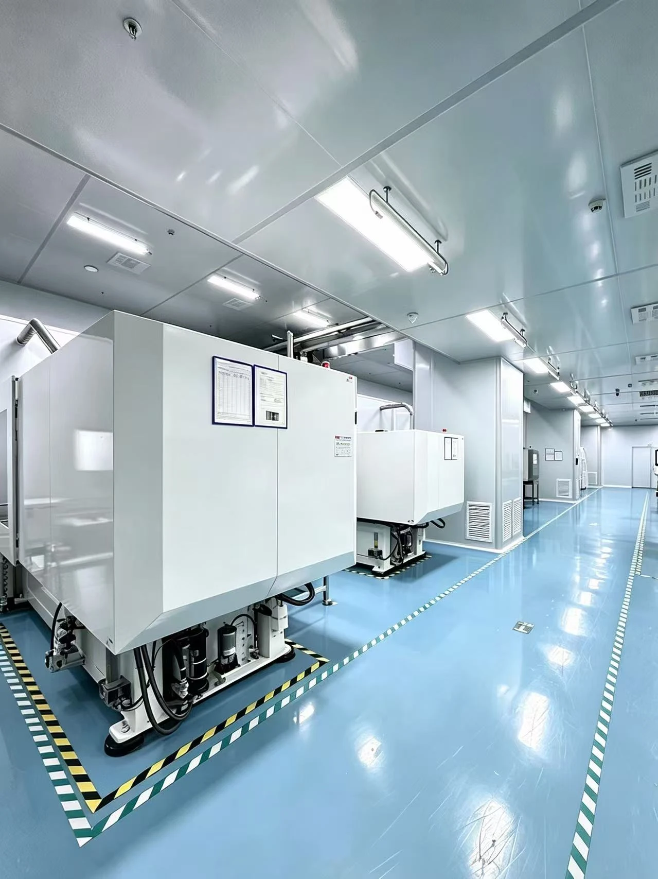 Controlled injection molding production environment supplied by Vorexmed